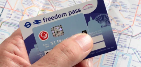 🚇🇬🇧 How Free Travel for Seniors Works in the UK