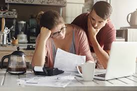 Hábitos financeiros simples que ajudam a sair do ciclo de viver no limite todo mês