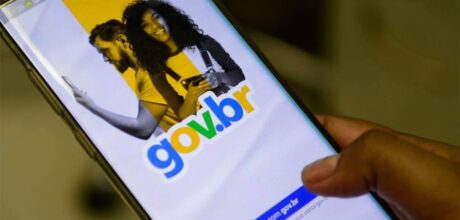 Como consultar benefícios sociais usando apenas o celular